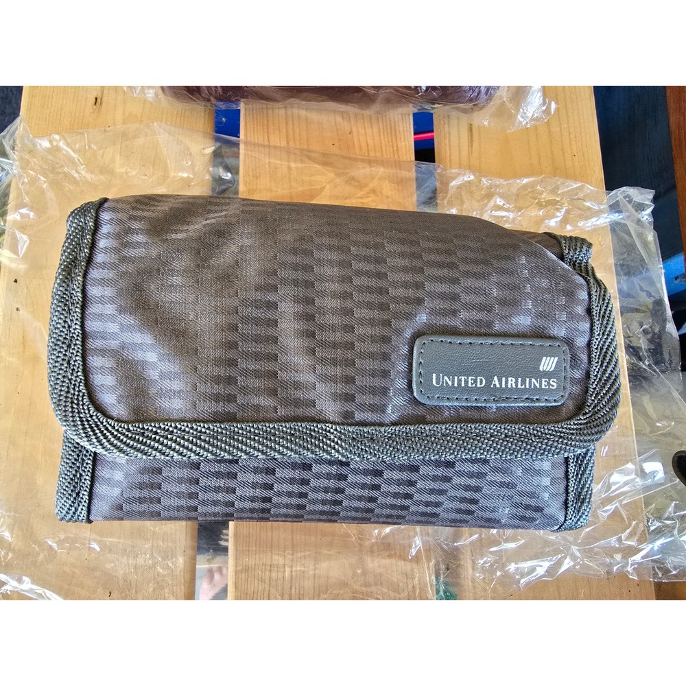 United Airlines Polaris Bus Class Amenity Kit Gray Brown Travel Toiletry Bag